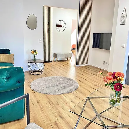 Skyview - Self Check In - Near Centre Apartment