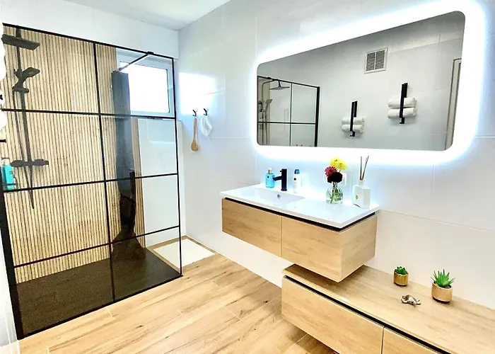 Skyview - Self Check In - Near Centre *