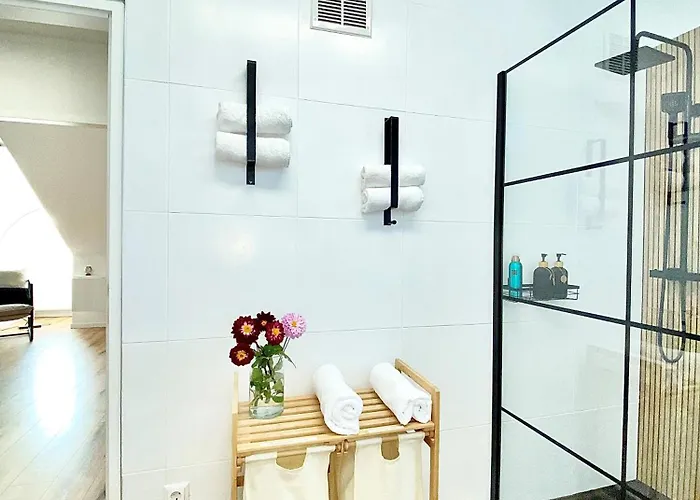 Skyview - Self Check In - Near Centre